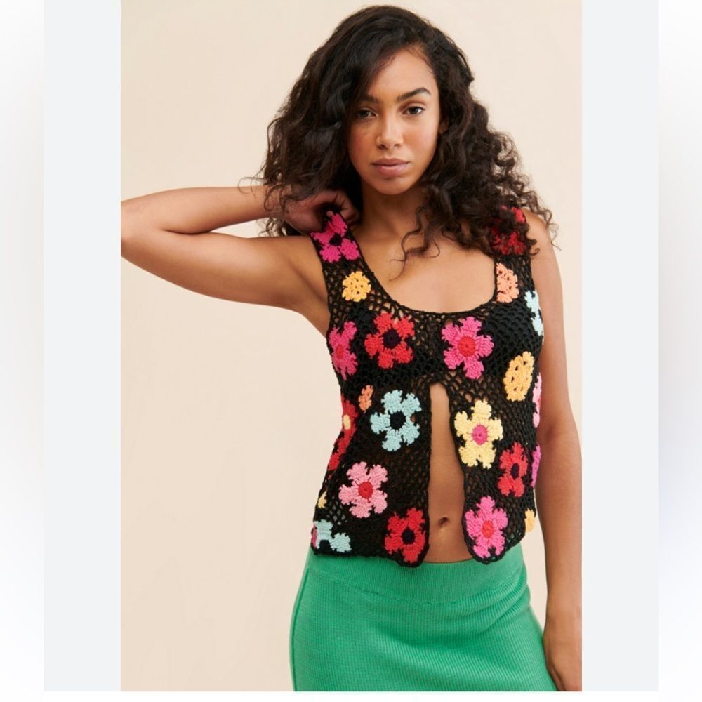 Tach Ashete Crochet Top